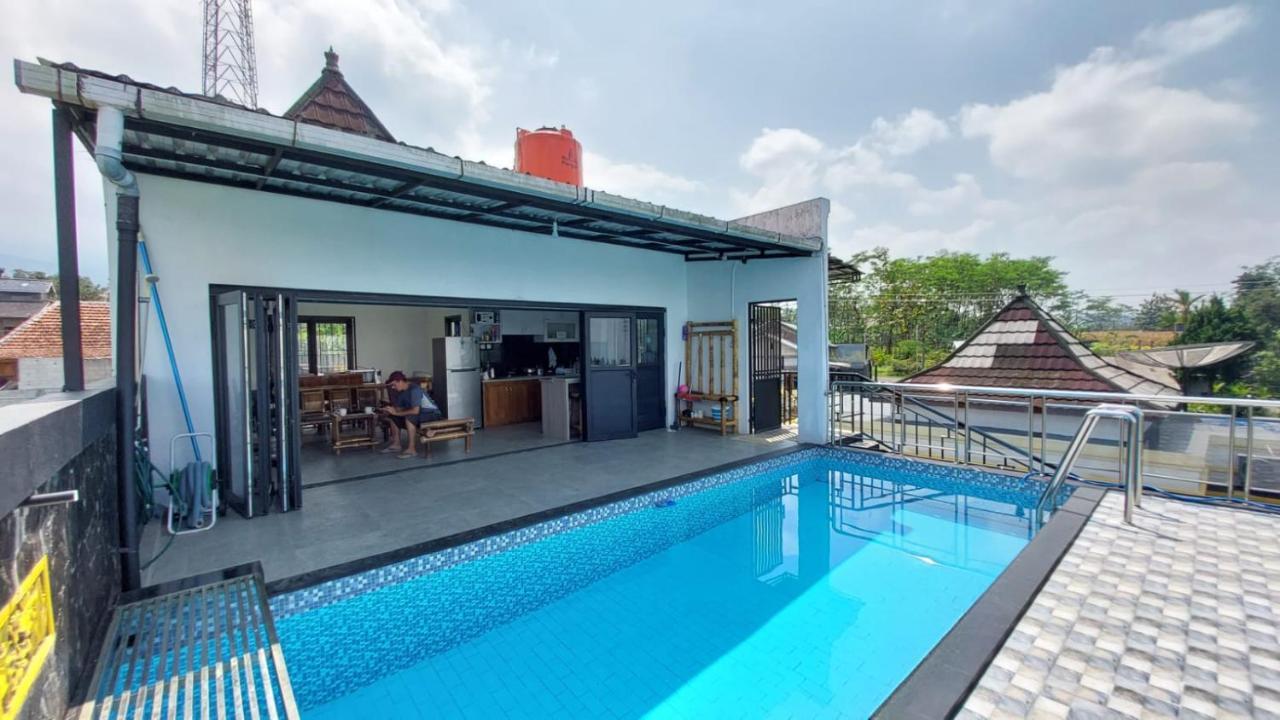 Pool Villa Saung Suluh Purwokerto Buitenkant foto