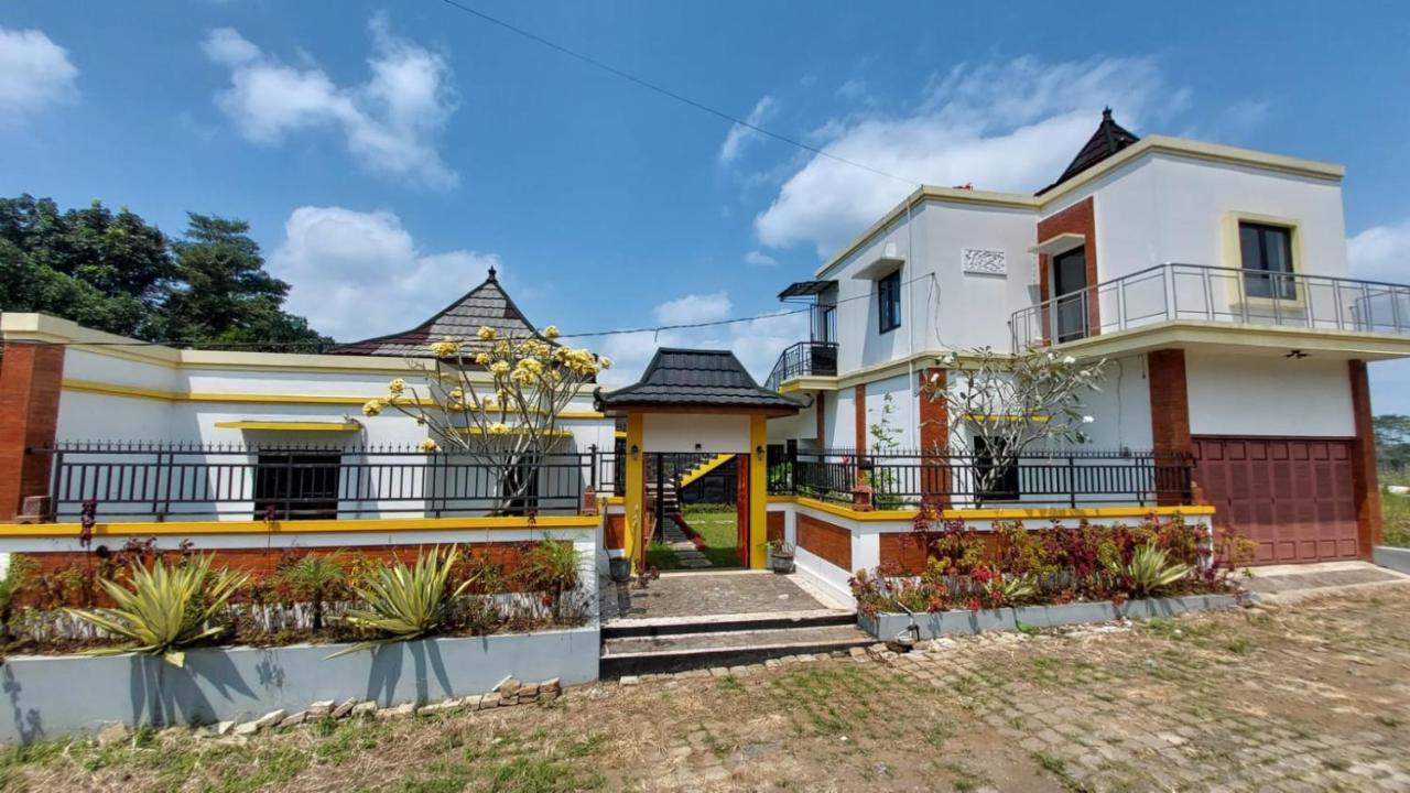 Pool Villa Saung Suluh Purwokerto Buitenkant foto