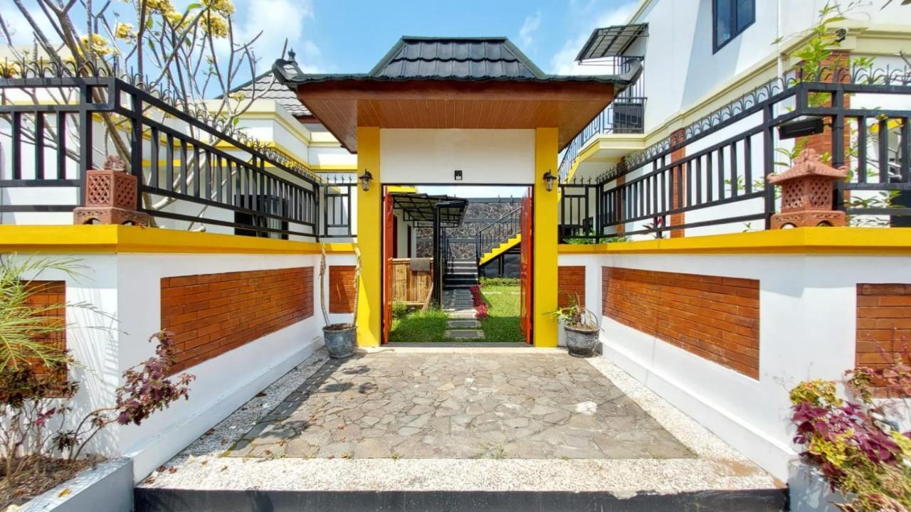 Pool Villa Saung Suluh Purwokerto Buitenkant foto