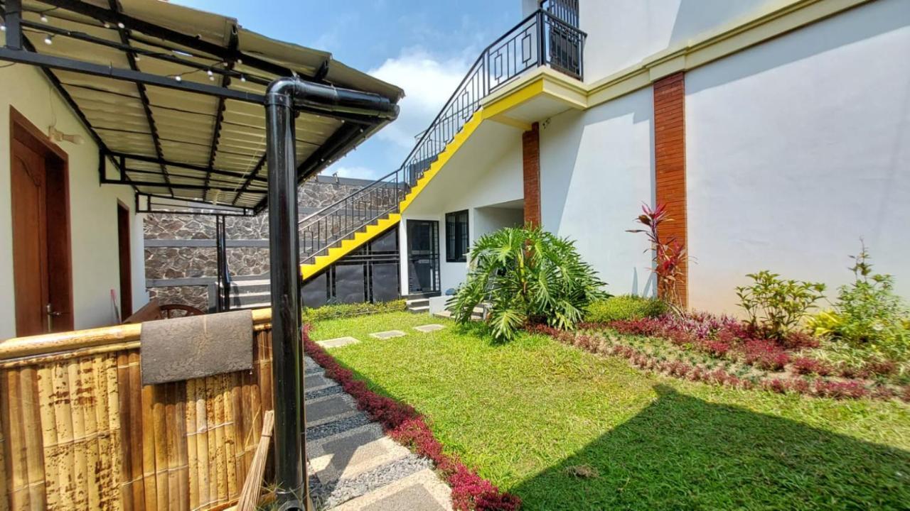 Pool Villa Saung Suluh Purwokerto Buitenkant foto