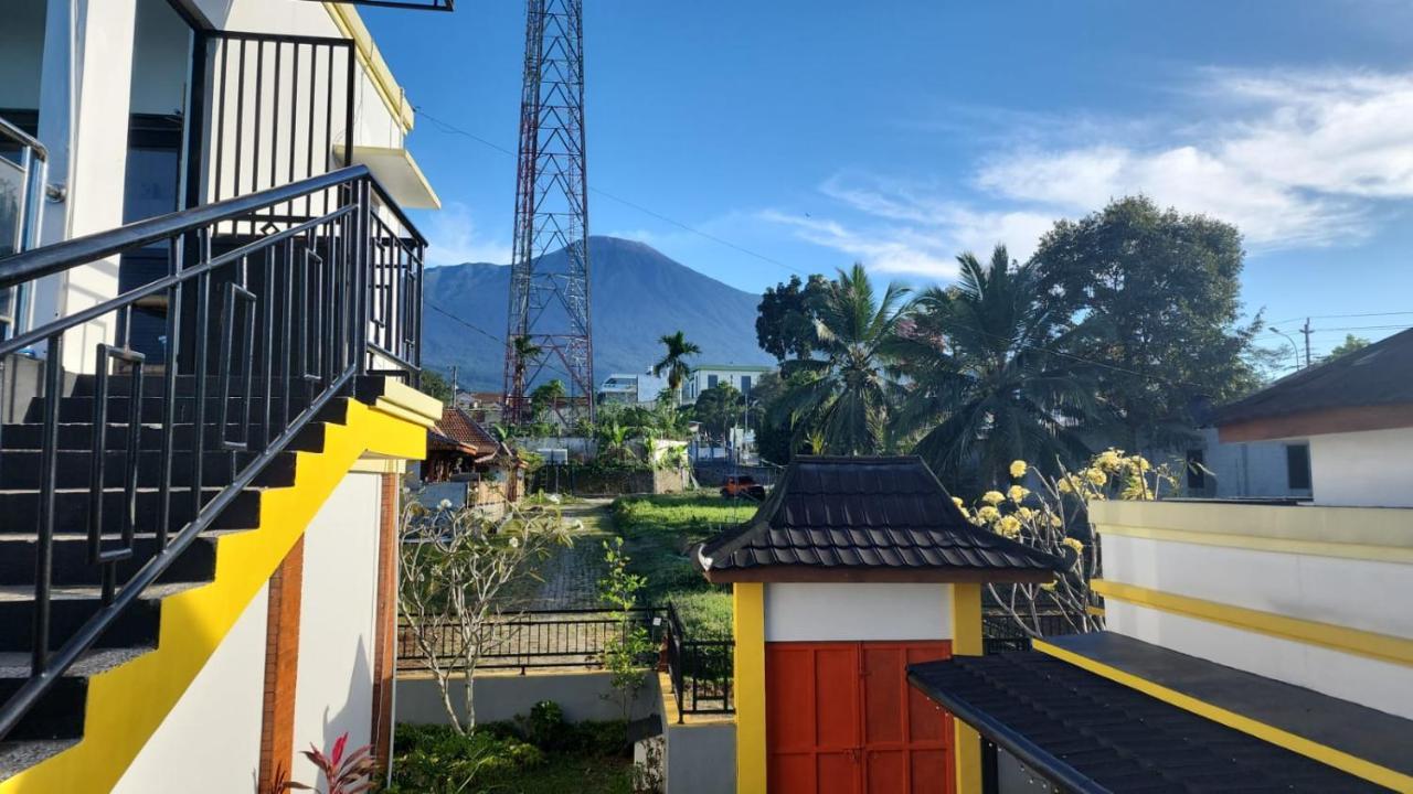 Pool Villa Saung Suluh Purwokerto Buitenkant foto