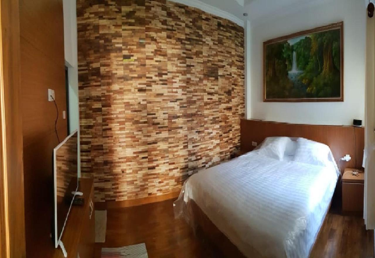 Pool Villa Saung Suluh Purwokerto Buitenkant foto